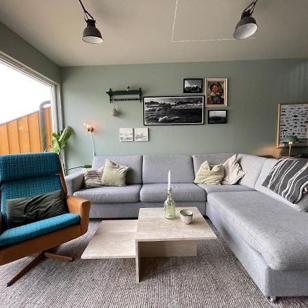 Charming Waterfront Cabin In Ballstad, Lofoten 외부 사진