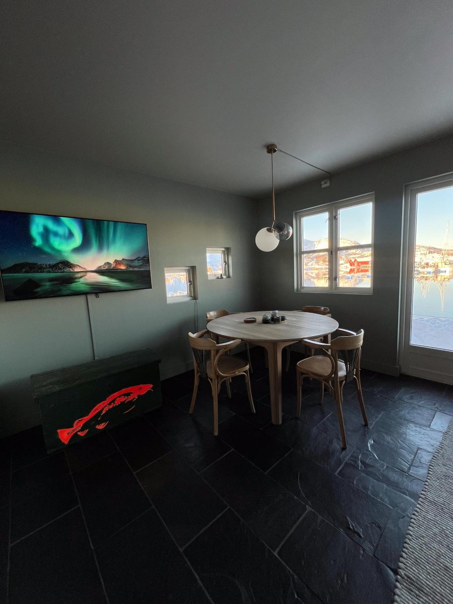 Charming Waterfront Cabin In Ballstad, Lofoten 외부 사진